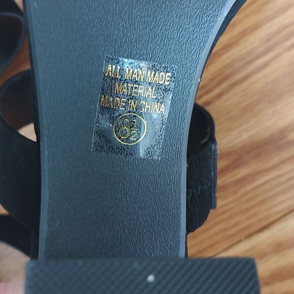 Derek Heart Chunky ankle strap black heels  Sz 8.5 - Picture 7 of 7